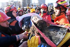 TÜRKIYE-HATAY-EARTHQUAKES-CHINESE RESCUE TEAM-WOMAN SURVIVOR-RESCUE