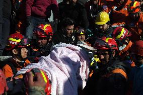 TÜRKIYE-HATAY-EARTHQUAKES-CHINESE RESCUE TEAM-WOMAN SURVIVOR-RESCUE