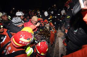 TÜRKIYE-HATAY-EARTHQUAKES-CHINESE RESCUE TEAM-WOMAN SURVIVOR-RESCUE