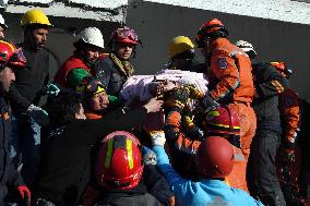 TÜRKIYE-HATAY-EARTHQUAKES-CHINESE RESCUE TEAM-WOMAN SURVIVOR-RESCUE