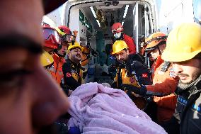 TÜRKIYE-HATAY-EARTHQUAKES-CHINESE RESCUE TEAM-WOMAN SURVIVOR-RESCUE