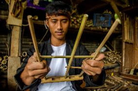 INDONESIA-BANDUNG-ANGKLUNG-MAKING