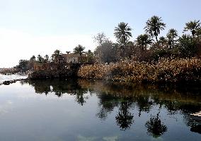 IRAQ-HADITHA-EUPHRATES RIVER-SCENERY