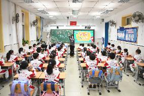 Xinhua Headlines: China's school campuses resume liveliness as spring semester kicks off