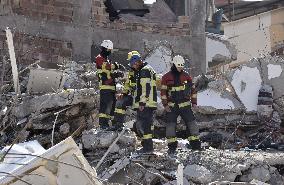 Ukrainian rescue workers help quake-hit Turkey