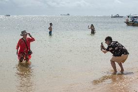 INDONESIA-BALI-CHINESE TOURISTS RETURN