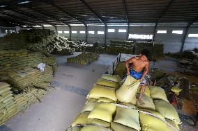 MYANMAR-YANGON-CORN-EXPORT