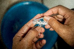 INDONESIA-YOGYAKARTA-SILVER-HANDICRAFT