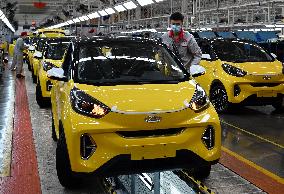 Xinhua Headlines: Reaching 3.11 mln exports, China's cars gain growing popularity with innovations