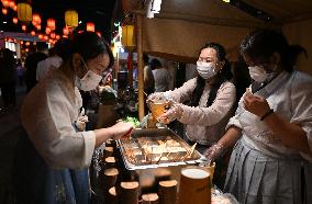 CHINA-HAINAN-HAIKOU-STREET MARKET ECONOMY (CN)