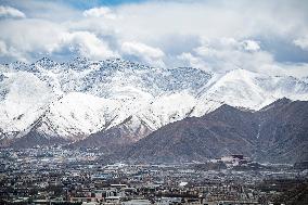 CHINA-TIBET-LHASA-SNOW (CN)