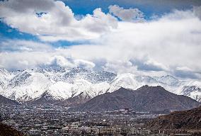 CHINA-TIBET-LHASA-SNOW (CN)