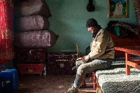 Xinhua Headlines: Xinjiang nomads ride modernization wave to new life