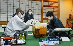 Fujii wins Game 5 of shogi's Osho series