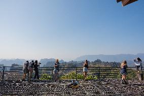 LAOS-KHAMMOUANE-THE ROCK VIEWPOINT