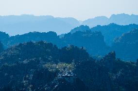 LAOS-KHAMMOUANE-THE ROCK VIEWPOINT