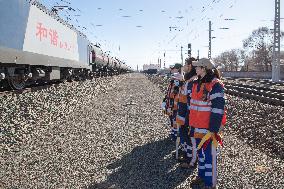 CHINA-HEILONGJIANG-RAILWAY-FEMALE INSPECTORS (CN)