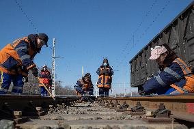 CHINA-HEILONGJIANG-RAILWAY-FEMALE INSPECTORS (CN)