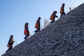 CHINA-HEILONGJIANG-RAILWAY-FEMALE INSPECTORS (CN)