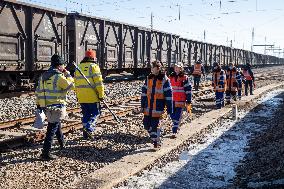 CHINA-HEILONGJIANG-RAILWAY-FEMALE INSPECTORS (CN)