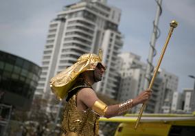 ISRAEL-HOLON-PURIM-PARADE