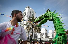 ISRAEL-HOLON-PURIM-PARADE