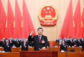 (TWO SESSIONS)CHINA-BEIJING-XI JINPING-CONSTITUTION-PLEDGING ALLEGIANCE (CN)