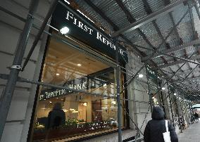 NEW YORK-FIRST REPUBLIC BANK-STOCKS-FALL