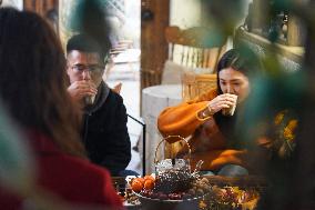 CHINA-ANHUI-HUANGSHAN-TEA CONSUMPTION (CN)