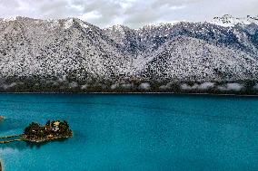 CHINA-TIBET-BASUM LAKE-SNOW (CN)