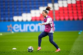 (SP)FRANCE-PARIS-FOOTBALL-UEFA WOMEN'S CHAMPIONS LEAGUE-TRAINING