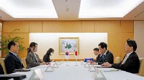 S. Korea's unification minister in Japan