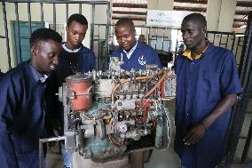 TANZANIA-DAR ES SALAAM-LUBAN WORKSHOP-AUTOMOBILE