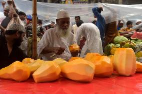 BANGLADESH-DHAKA-IFTAR-MARKET