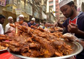 BANGLADESH-DHAKA-IFTAR-MARKET