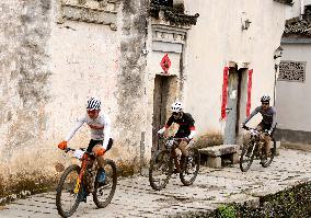 (SP)CHINA-ANHUI-YIXIAN-CYCLING (CN)