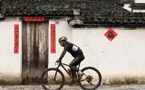 (SP)CHINA-ANHUI-YIXIAN-CYCLING (CN)