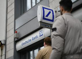 GERMANY-BERLIN-DEUTSCHE BANK-STOCK-SINK