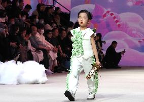 CHINA-SHANGHAI-FASHION WEEK-KIDS WEAR (CN)