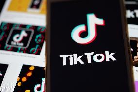 Xinhua Headlines: U.S. users defend TikTok, mock lawmakers' hysteria as company's CEO grilled during marathon hearing