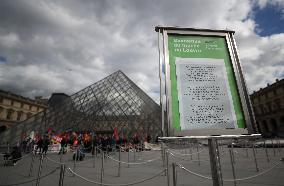 FRANCE-PARIS-LOUVRE MUSEUM-BLOCKAGE