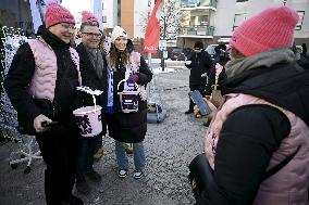 Chairperson of the National Coalition Party Petteri Orpo campaigns