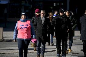 Chairperson of the National Coalition Party Petteri Orpo campaigns