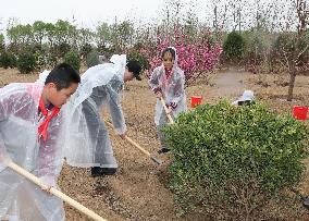 CHINA-BEIJING-LEADERS-TREE-PLANTING (CN)