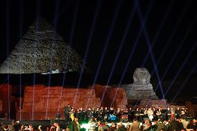 EGYPT-GIZA-PYRAMIDS SCENIC SPOT-CHINESE-EGYPTIAN MUSICIANS-CONCERT