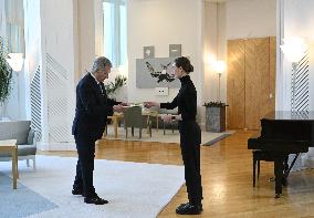 Prime Minister Sanna Marin (SDP) submits the resignation request of the Government to President