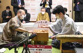 Fujii wins Game 1 of shogi Meijin series