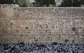 MIDEAST-JERUSALEM-WESTERN WALL-PRAY