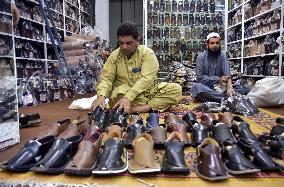 PAKISTAN-PESHAWAR-TRADITIONAL SHOES