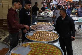 MIDEAST-GAZA CITY-RAMADAN-TRADITIONAL SWEETS